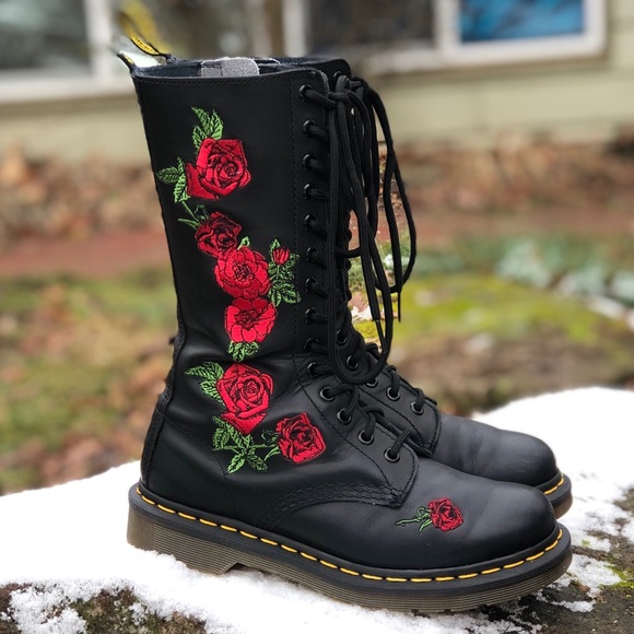 Dr. Martens 1490 Black Smooth 10 Eyelet Boot – Redpath Shoes Canberra